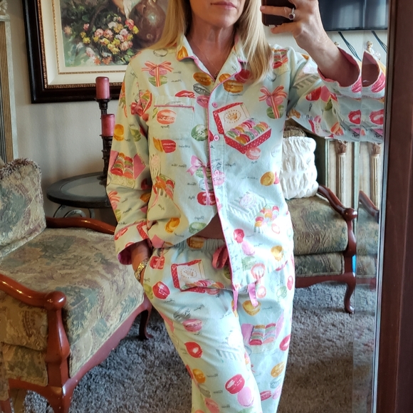 Nick & Nora Other - Nick & Nora French macarons pajama set M